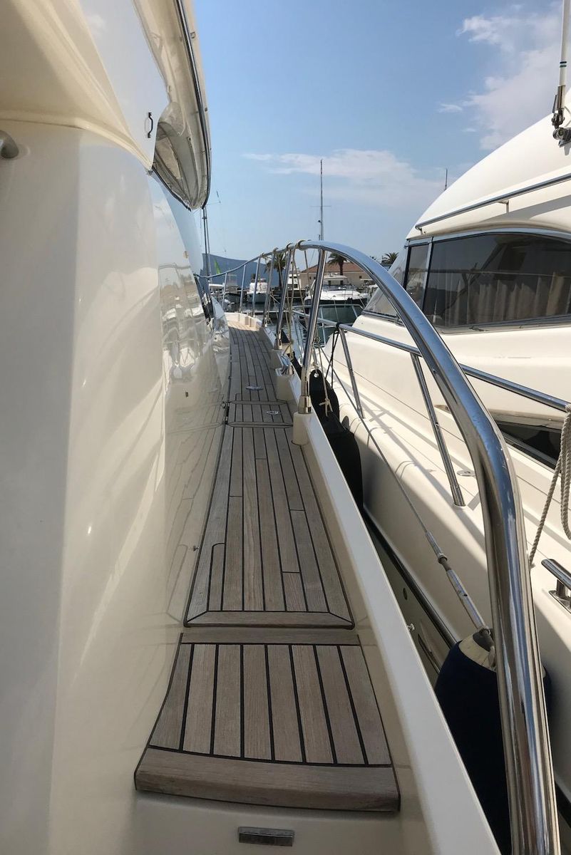 2012 Prestige 63 
