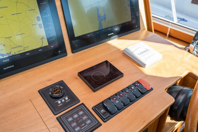 Turning Point Yacht Photos Pics 