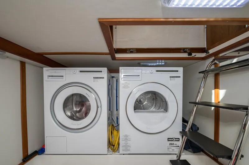 Turning Point Yacht Photos Pics 