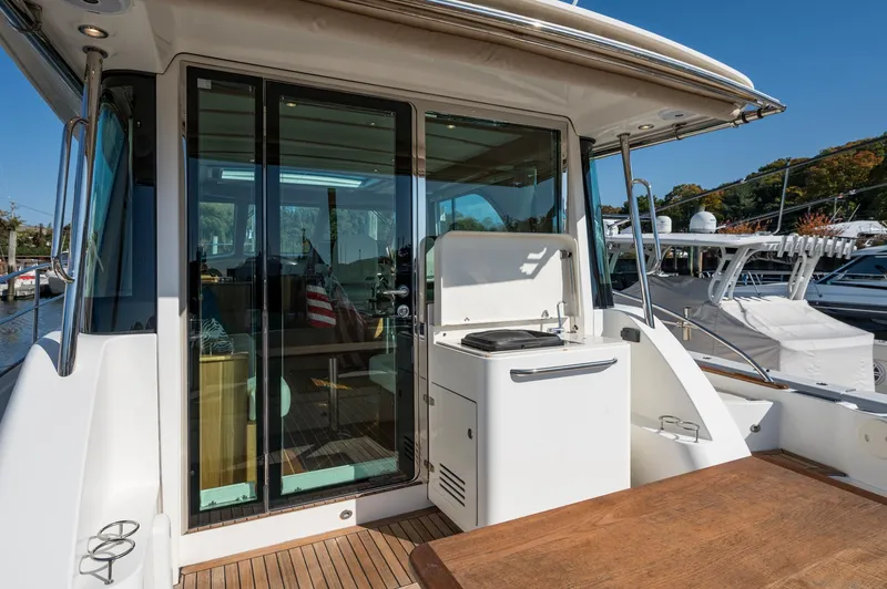 Turning Point Yacht Photos Pics 