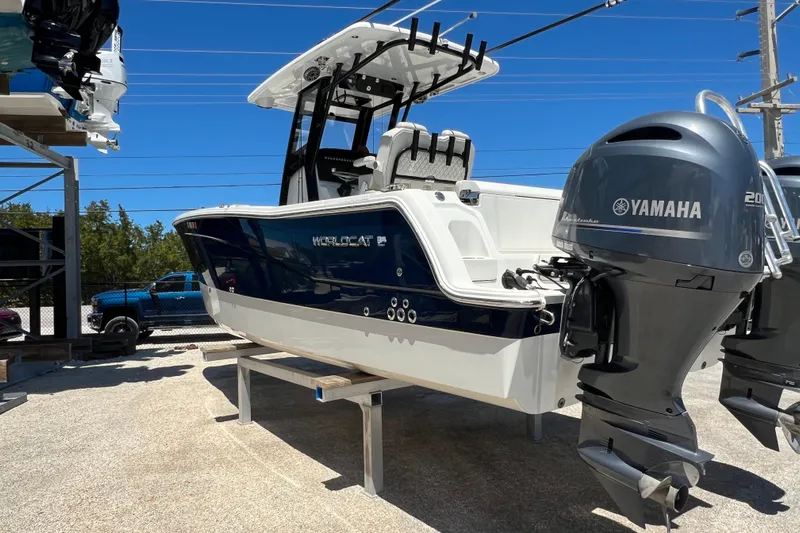  Yacht Photos Pics 2024 World Cat 260 CC-X boat with Yamaha outboard engine on display.