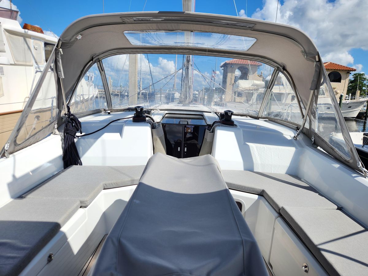 2022 Beneteau 42 