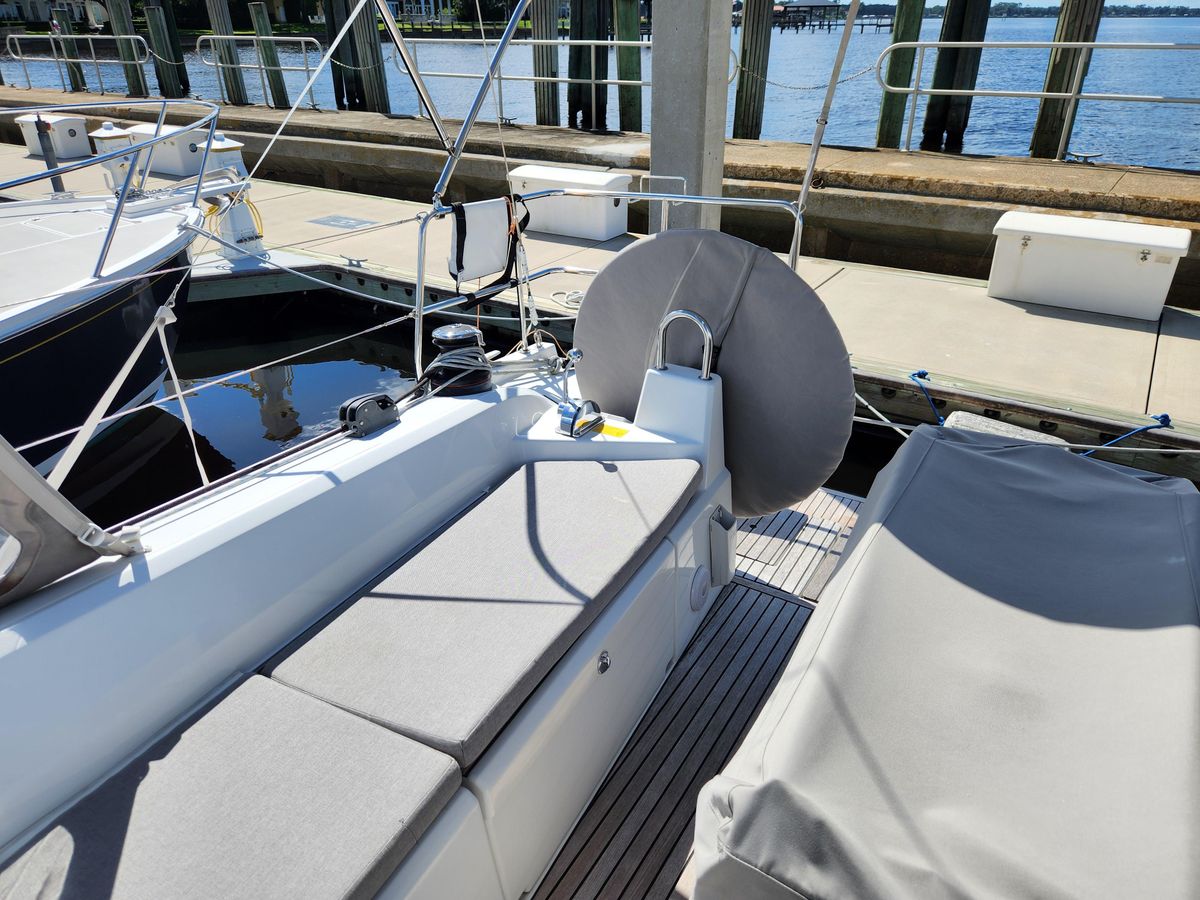 2022 Beneteau 42 