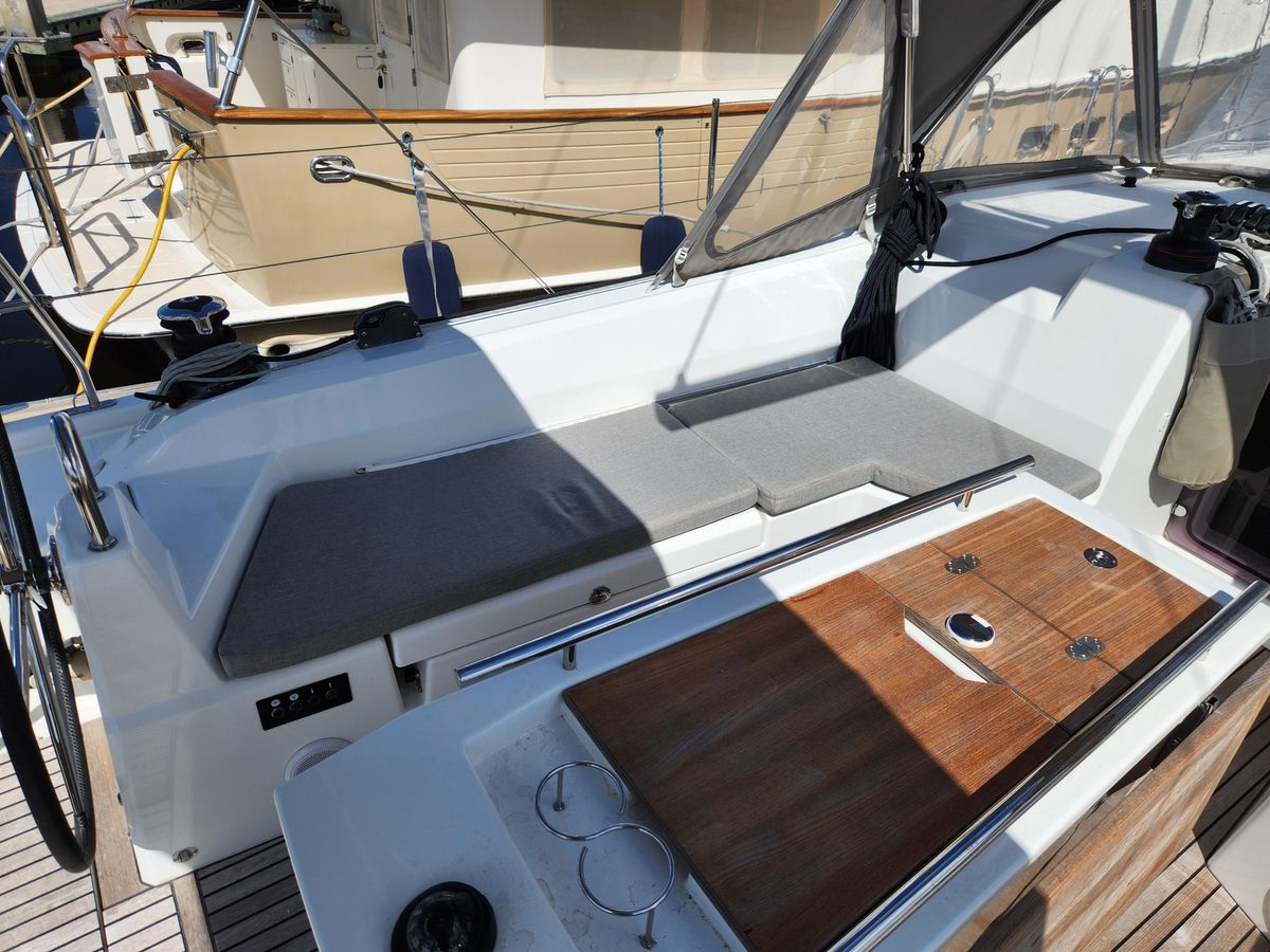 2022 Beneteau 42 