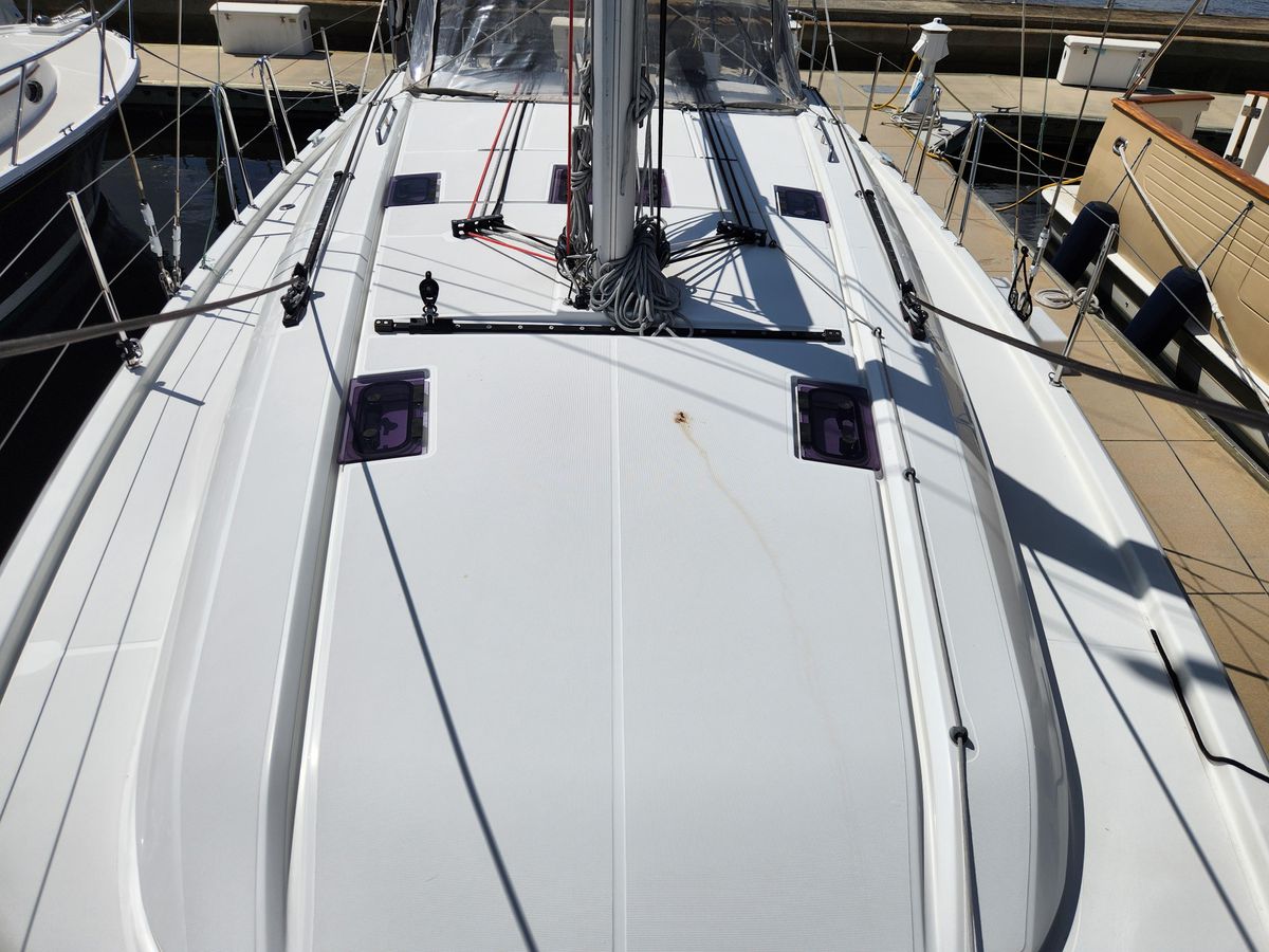2022 Beneteau 42 