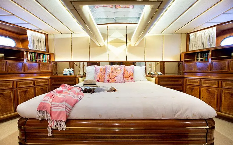 Aldonza Yacht Photos Pics 