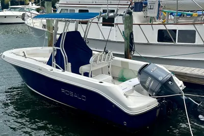 2015 Robalo R200 Center Console