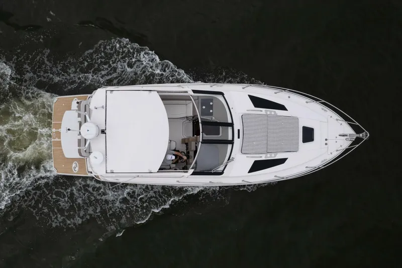  Yacht Photos Pics 2017 Regal 35 Sport Coupe - Image 6