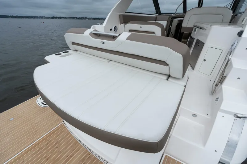  Yacht Photos Pics 2017 Regal 35 Sport Coupe - Image 9