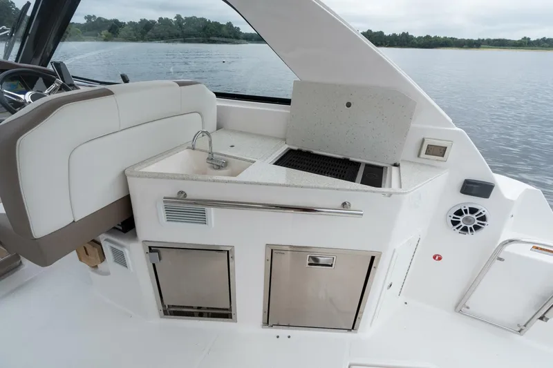  Yacht Photos Pics 2017 Regal 35 Sport Coupe - Image 13