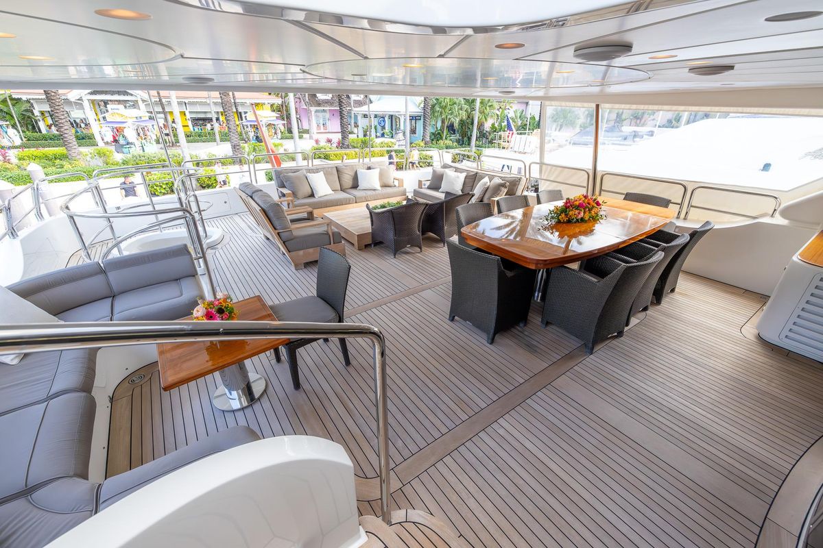 2008 Benetti 120 