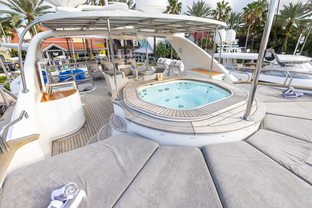 2008 Benetti 120 