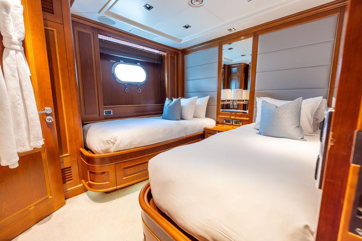 2008 Benetti 120 