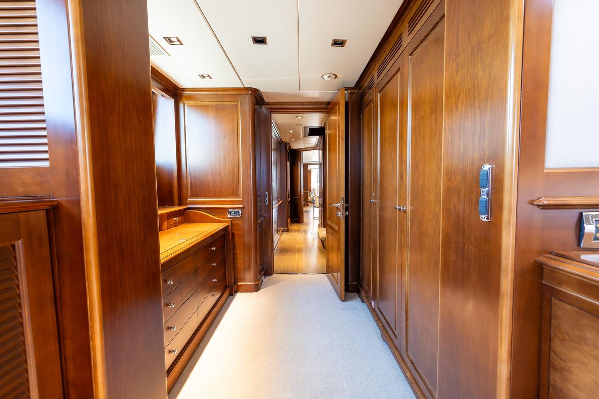2008 Benetti 120 