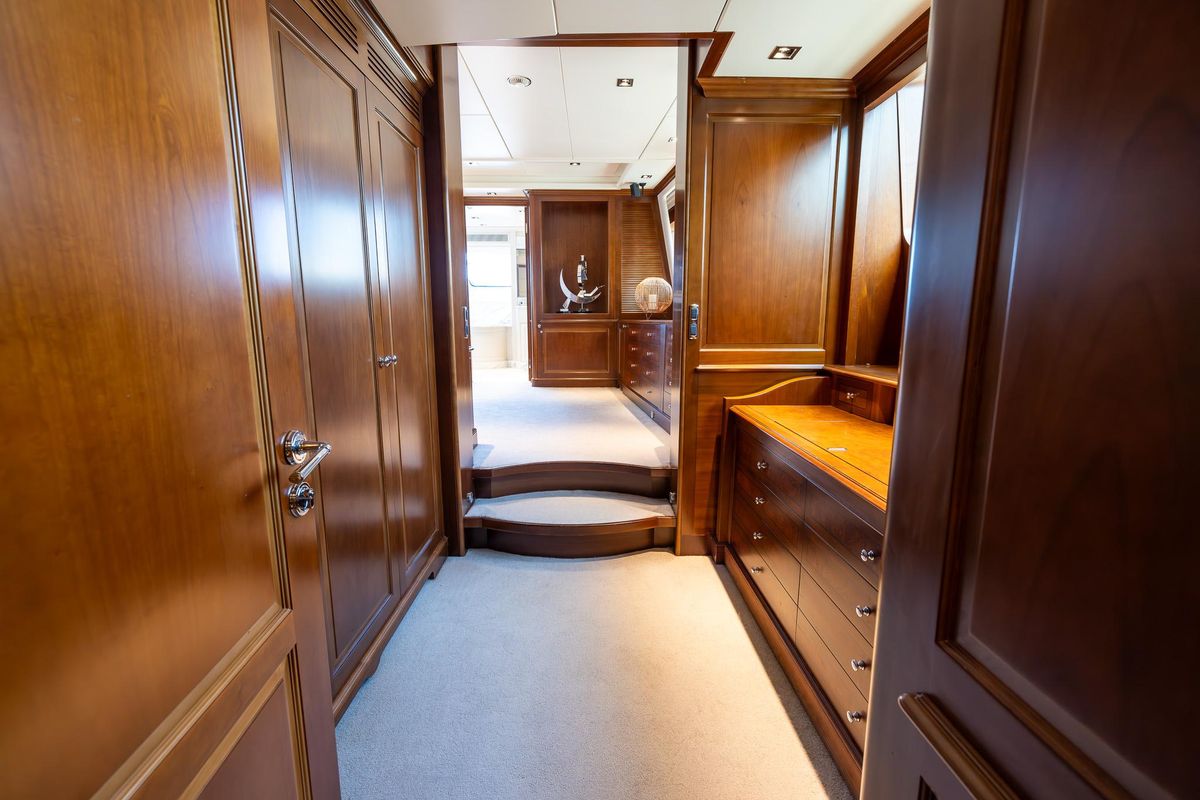 2008 Benetti 120 