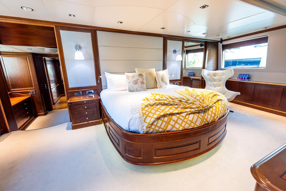 2008 Benetti 120 