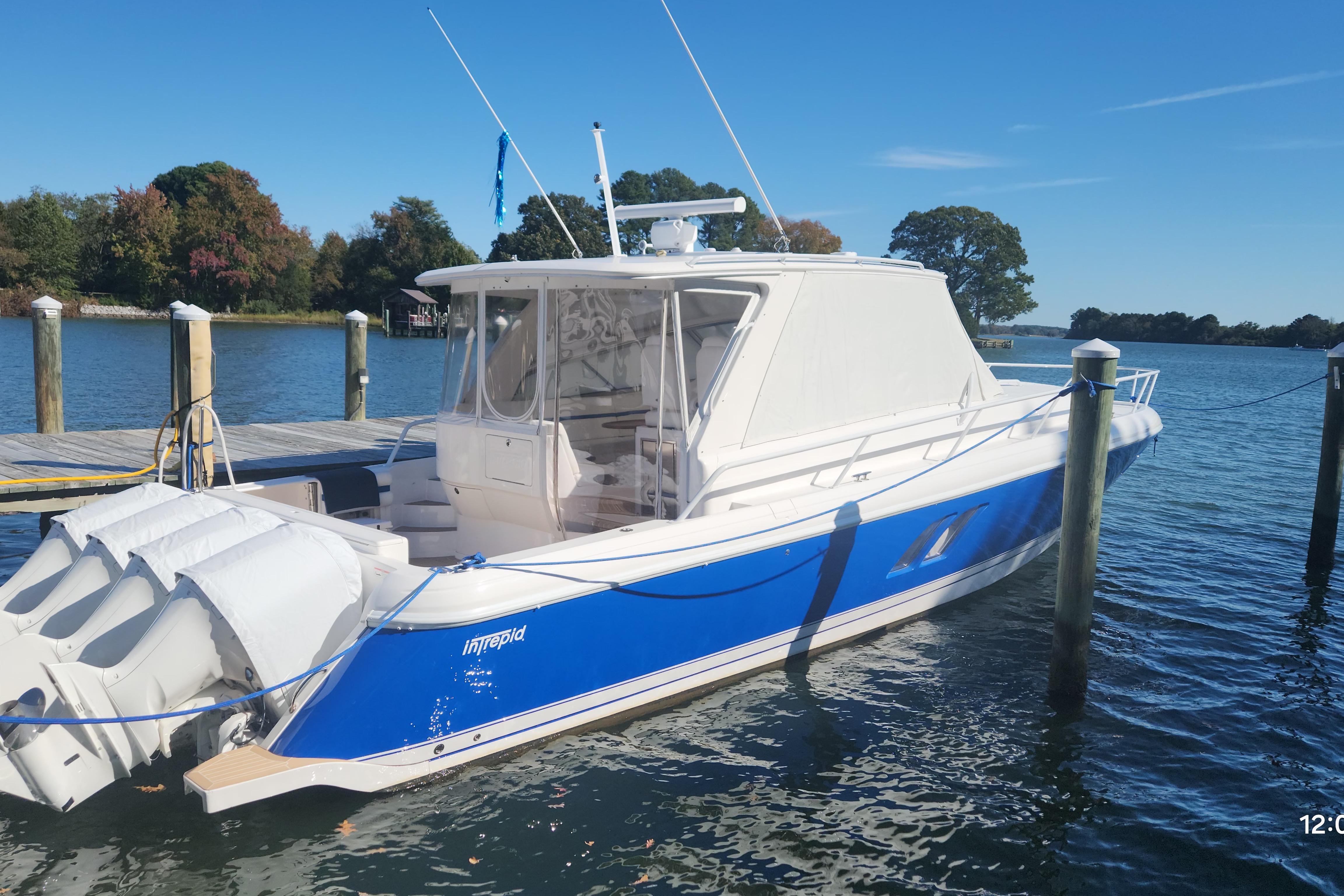 Intrepid 475 Sport Yacht