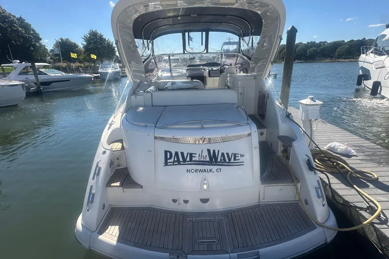  Yacht Photos Pics 2006 Fairline Targa 40 yacht docked, rear view, sunny day, Norwalk, CT.