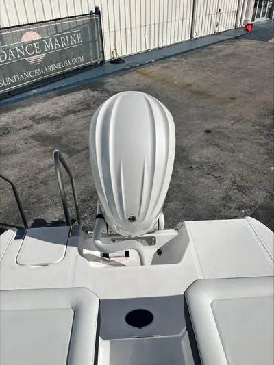  Yacht Photos Pics 2025 Cobalt R6 Ob - Image 5