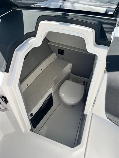  Yacht Photos Pics 2025 Cobalt R6 Ob - Image 13