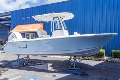 Sea Hunt Ultra 235 SE
