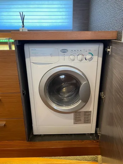 Mi Dia Yacht Photos Pics 