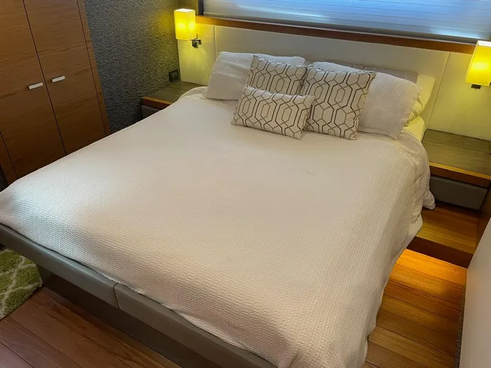 Mi Dia Yacht Photos Pics 