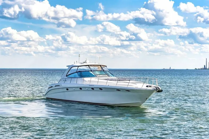  Yacht Photos Pics Sea Ray 540 Sundancer 2000 yacht cruising on a sunny day with blue skies.