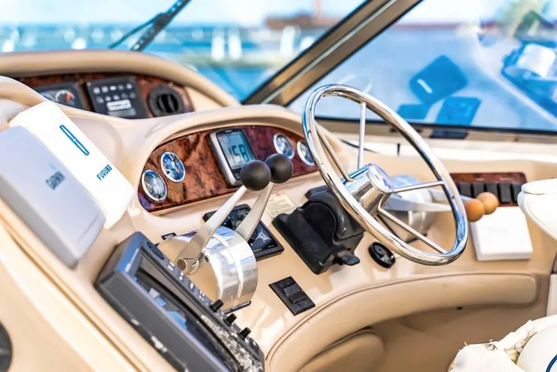  Yacht Photos Pics Cockpit of 2000 Sea Ray 540 Sundancer yacht with steering wheel and controls.