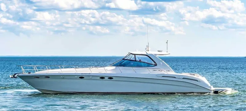  Yacht Photos Pics 2000 Sea Ray 540 Sundancer yacht cruising on open water under a clear sky.