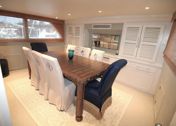 Freedom Yacht Photos Pics Luxurious dining area in 1979 Burger Raised Pilothouse yacht, featuring elegant decor and seating.