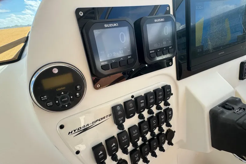  Yacht Photos Pics 2011 Hydra-Sports 3000 VX dashboard with Suzuki displays and control panel.