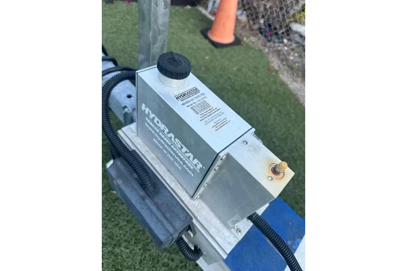  Yacht Photos Pics HydraStar brake actuator on a 2011 Hydra-Sports 3000 VX boat trailer.