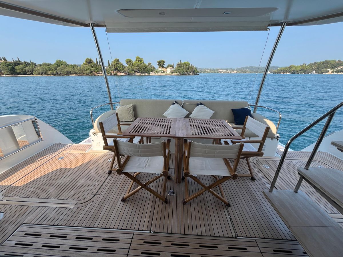 2022 Fountaine Pajot 44 