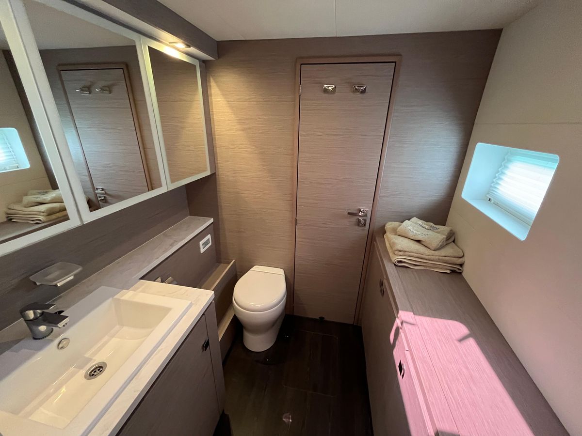 2022 Fountaine Pajot 44 