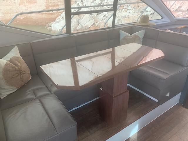 2018 Cruisers Yachts 54 