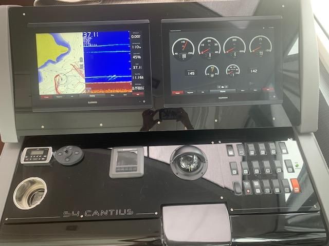 2018 Cruisers Yachts 54 