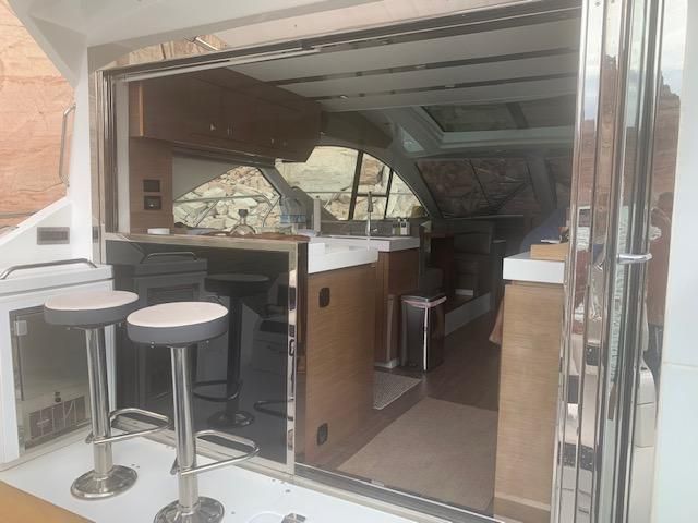 2018 Cruisers Yachts 54 