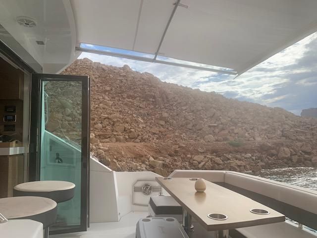 2018 Cruisers Yachts 54 