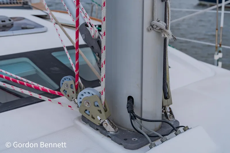 Queens Share Yacht Photos Pics 2008 Beneteau Oceanis 43 sailboat deck with rigging and mast details.