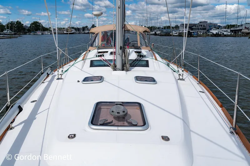 Queens Share Yacht Photos Pics Beneteau Oceanis 43 sailboat deck, 2008 model, docked in a marina under a cloudy sky.