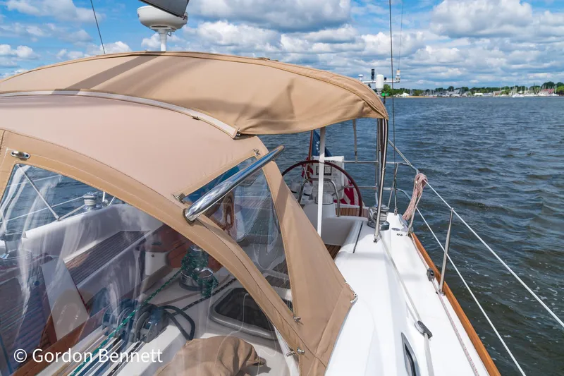 Queens Share Yacht Photos Pics Beneteau Oceanis 43 sailboat, 2008 model, cruising on a sunny day with clear skies.