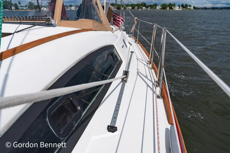 Queens Share Yacht Photos Pics Beneteau Oceanis 43 sailboat deck, 2008 model, cruising on a calm lake.