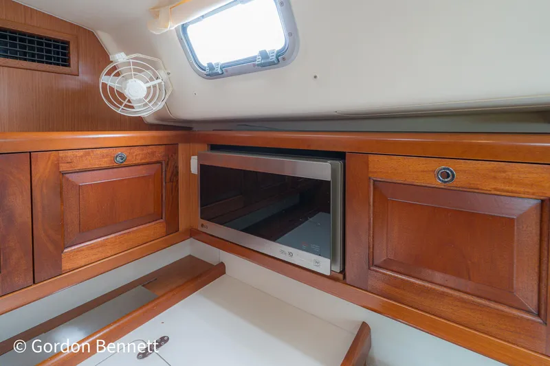 Queens Share Yacht Photos Pics 