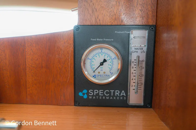 Queens Share Yacht Photos Pics 