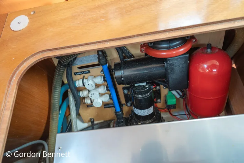 Queens Share Yacht Photos Pics 