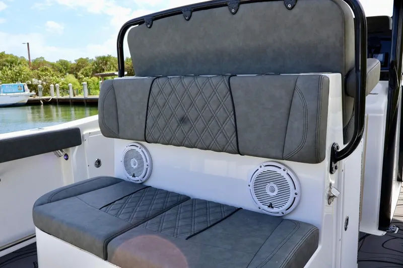  Yacht Photos Pics 2022 Sea Hunt Gamefish 30 Coffin Box boat seating with speakers, dockside view.