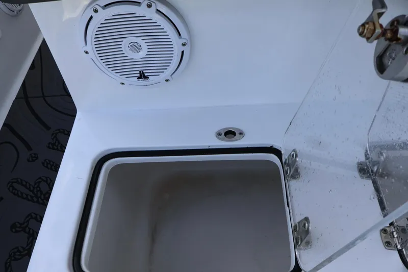  Yacht Photos Pics 2022 Sea Hunt Gamefish 30 Coffin Box with speaker and storage compartment.