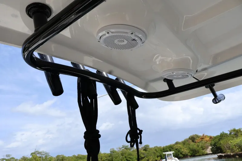  Yacht Photos Pics 2022 Sea Hunt Gamefish 30 Coffin Box boat roof with speakers and rod holders.