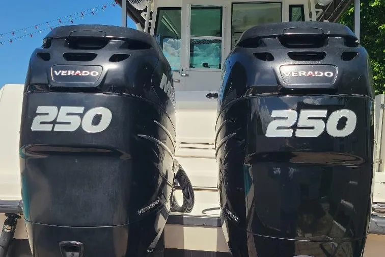 The Snapper Slapper Yacht Photos Pics Twin Verado 250 engines on a 2014 Boston Whaler 315 Conquest Pilothouse boat.